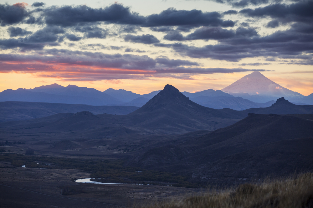 Tipiliuke mountain and the neighboring Lanín volcano